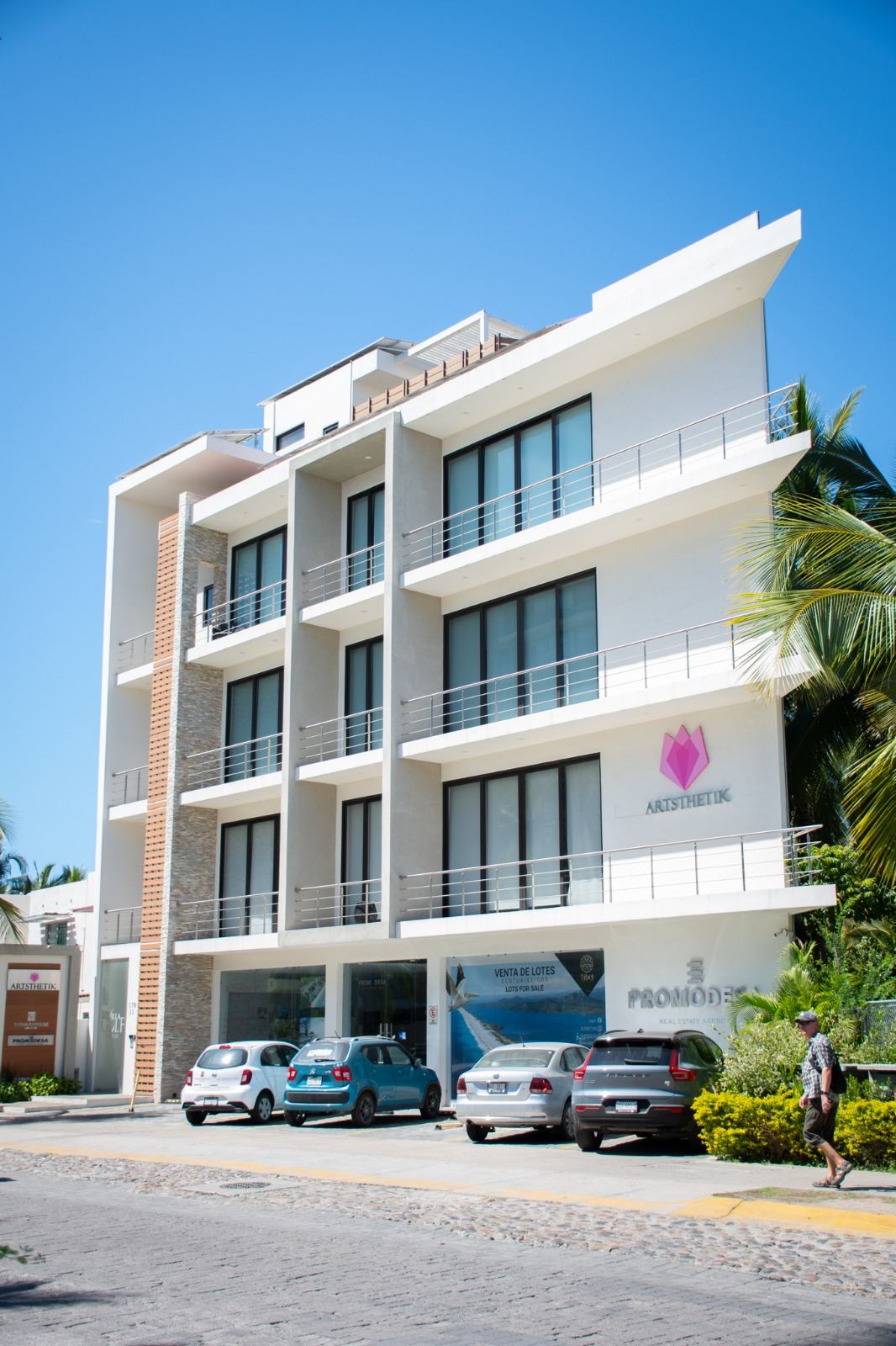 Edificio de locales y departamentos